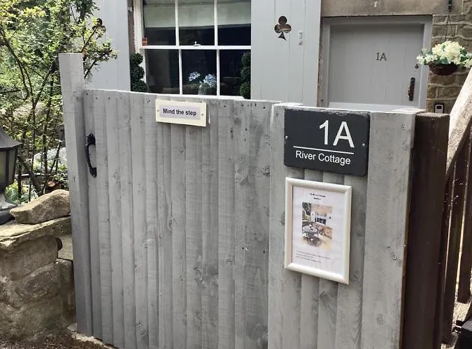1A River Cottage, Baslow