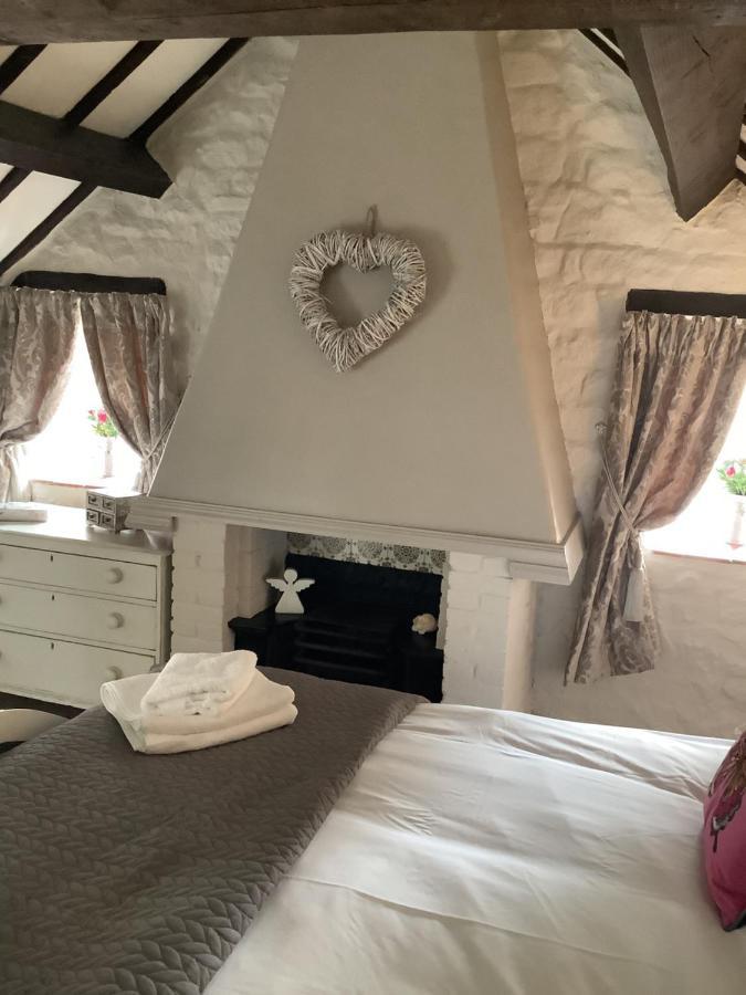 1a River Cottage,