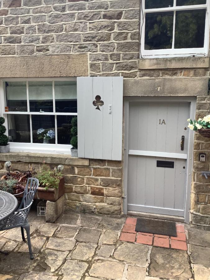 1a River Cottage,